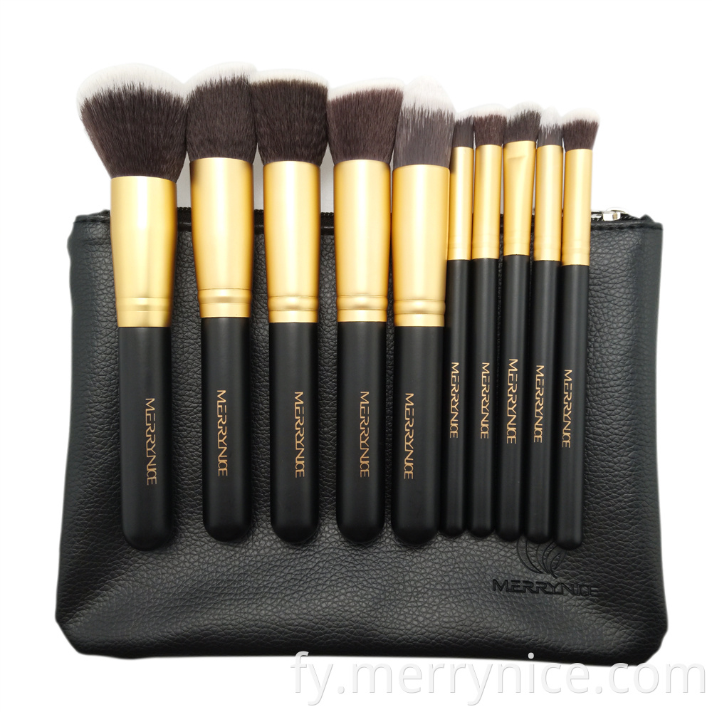 Makeup Brush with Black Zipper Pouch